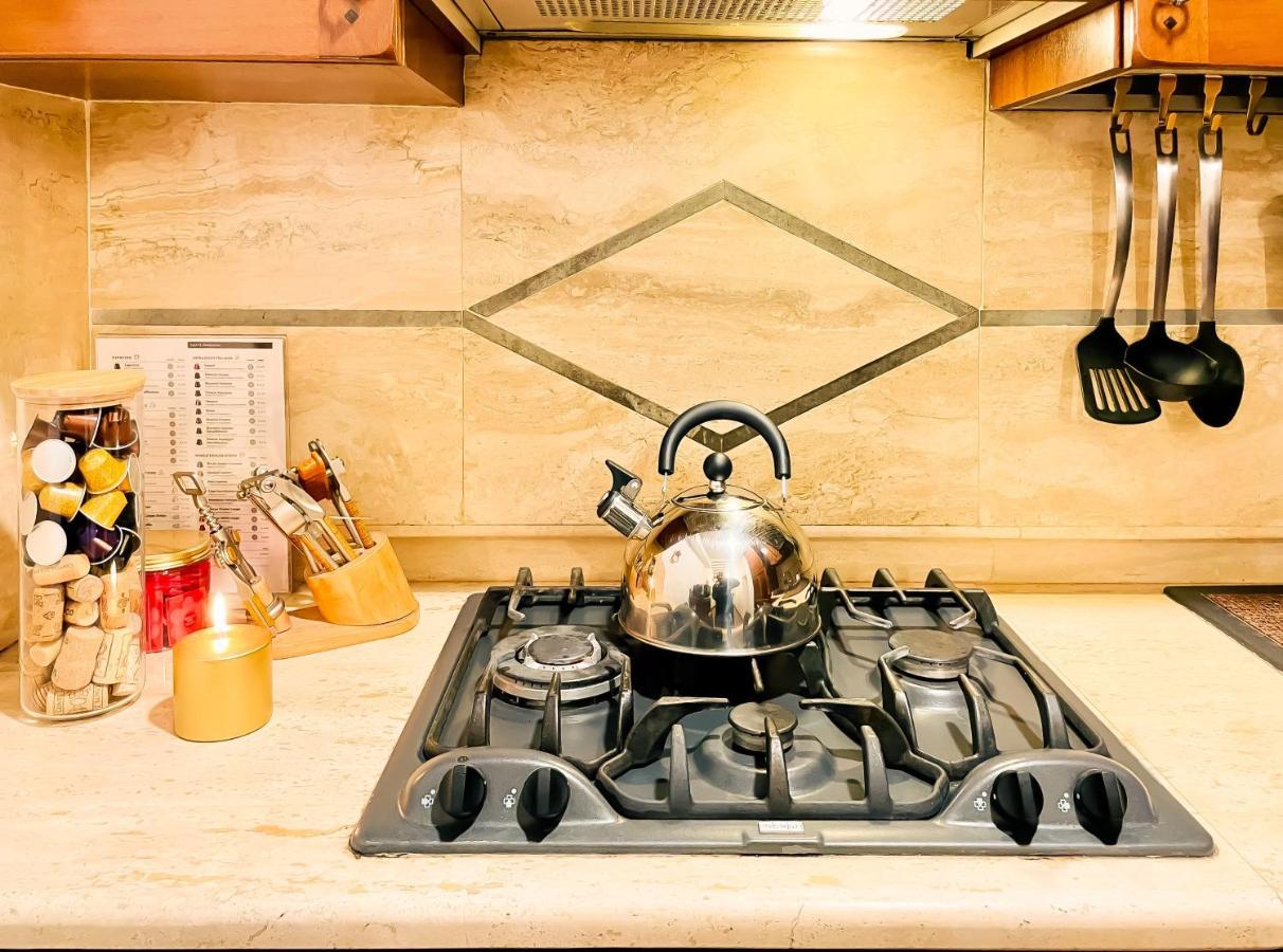 Trevi Fountain Luxury Guest House Рим Екстериор снимка