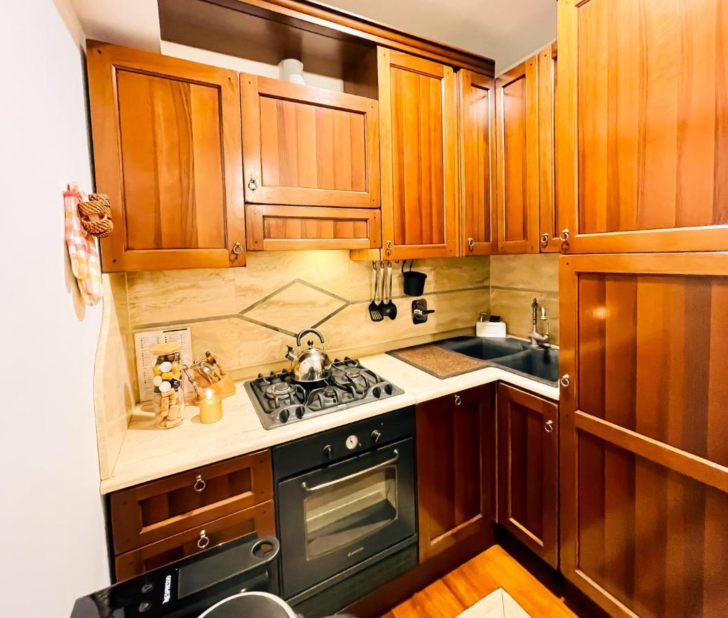 Trevi Fountain Luxury Guest House Рим Екстериор снимка