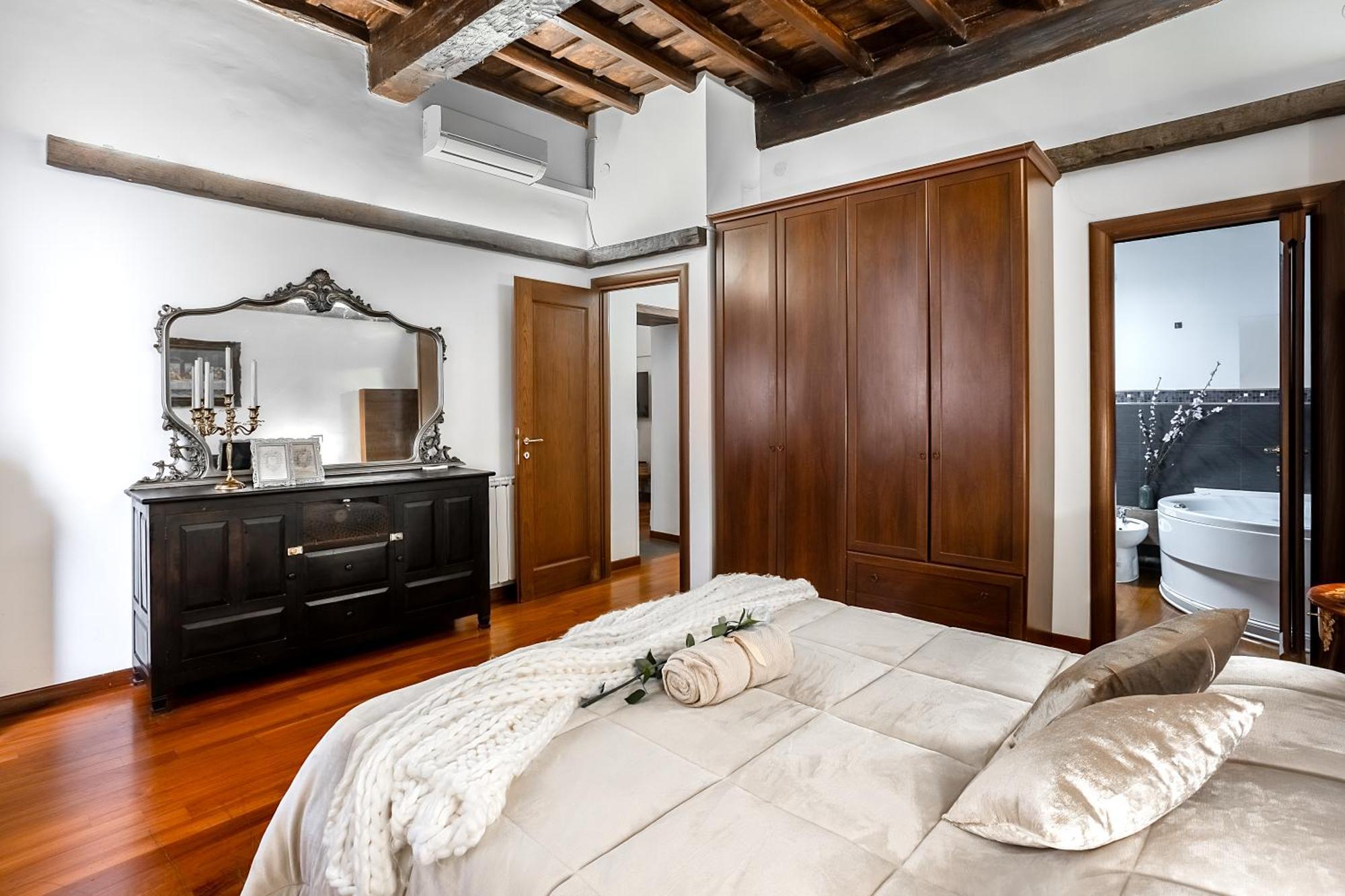 Trevi Fountain Luxury Guest House Рим Екстериор снимка